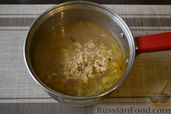 Фасолевый суп с грецкими орехами