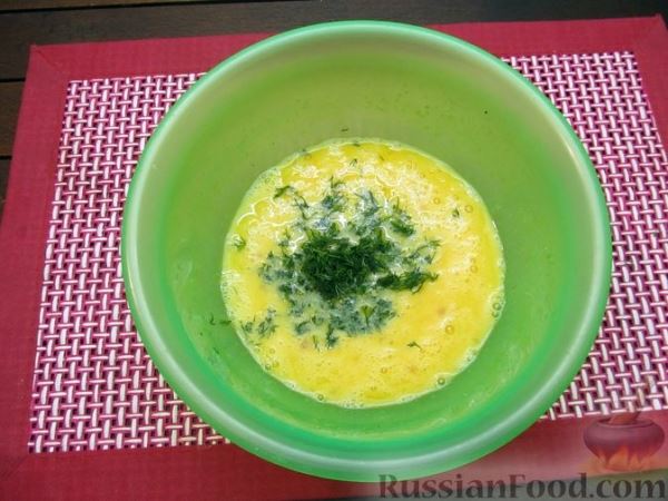 Яичница-болтунья со сливочным сыром, укропом и чесноком