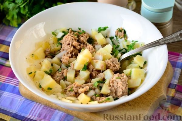 Рыбный салат с картофелем и луком